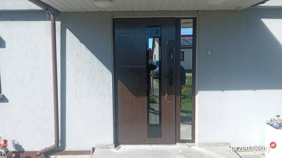 Drzwi zewnętrzne z montażem do bloku ręki