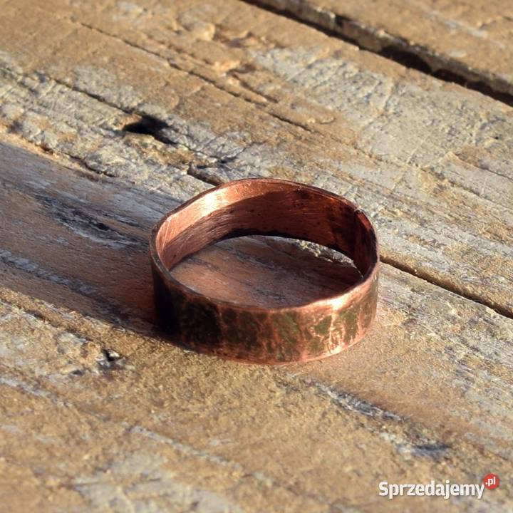 Pierścionek z kutej oksydowanej miedzi 38 Malbork