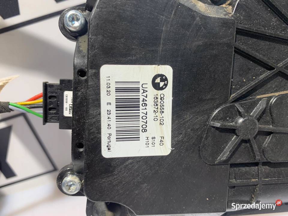 BMW F40 ZAMEK TYLNEJ KLAPY DOCIĄG BAGAŻNIKA