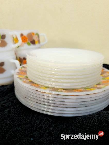 Schott Jena szklo mleczne Filiżanki z podstawami Porcelana i szkło Nowa Ruda