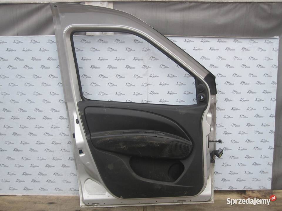 OPEL COMBO D 16r drzwi lewe przód