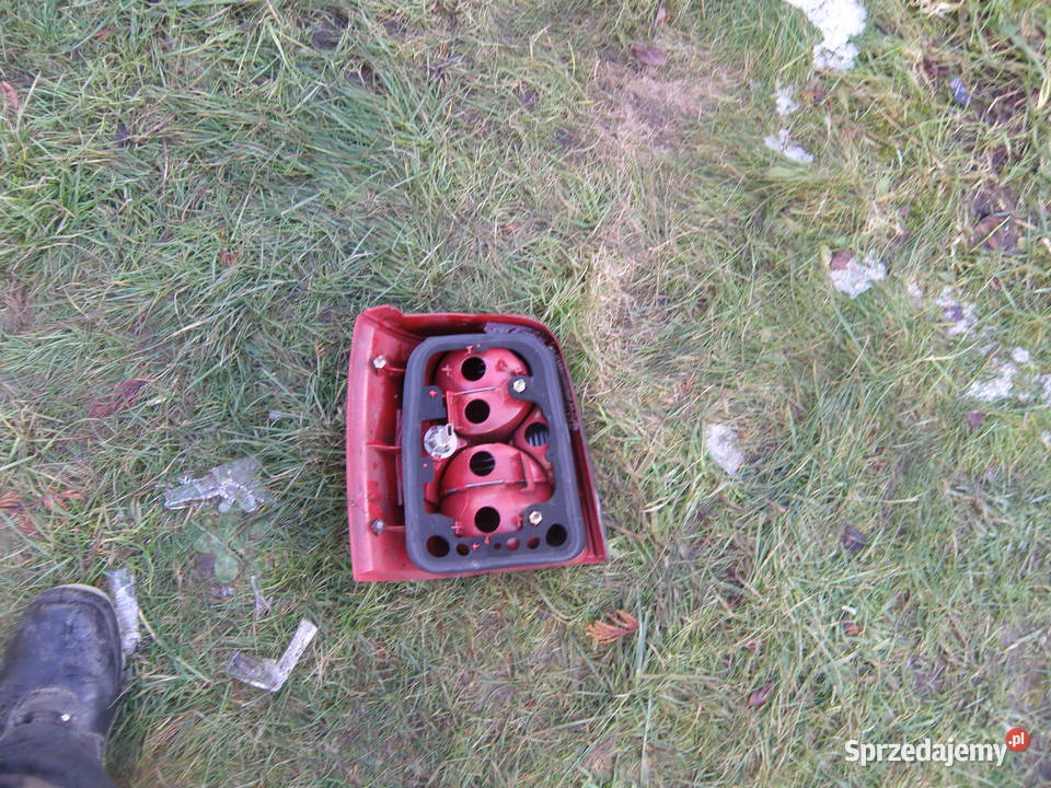 Lampa tylna prawa uszkodzona Volkswagen Passat Kraków sprzedam