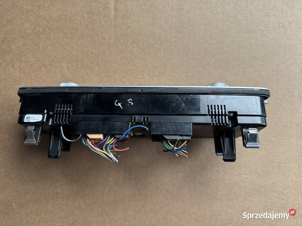 AUDI Q3 83A PANEL KLIMATYZACJI 83A820043AB Panele sterowania, przełączniki dolnośląskie Kłodzko sprzedam