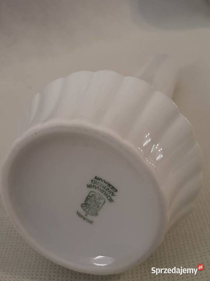 Piękny biały ceramiczny wazon niemieckisygnowany Inowrocław