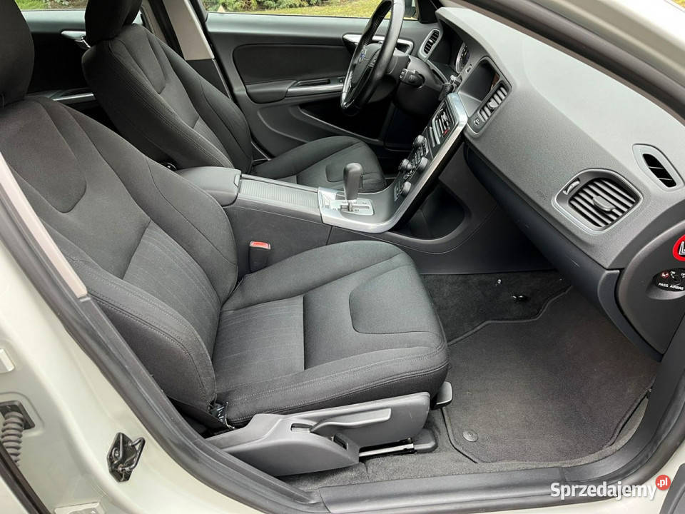 Volvo V60 T4 180 Automat Podgrzewane fotele Hak mazowieckie Lipówki