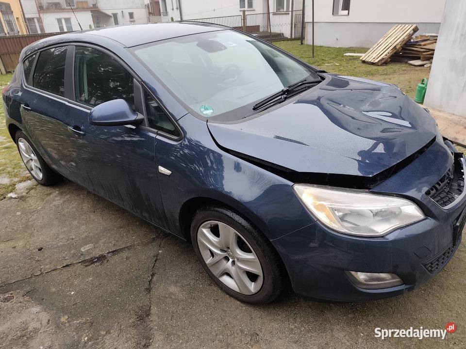 Opel Astra J 14 Turbo 140 2011 210 Rok produkcji 2011