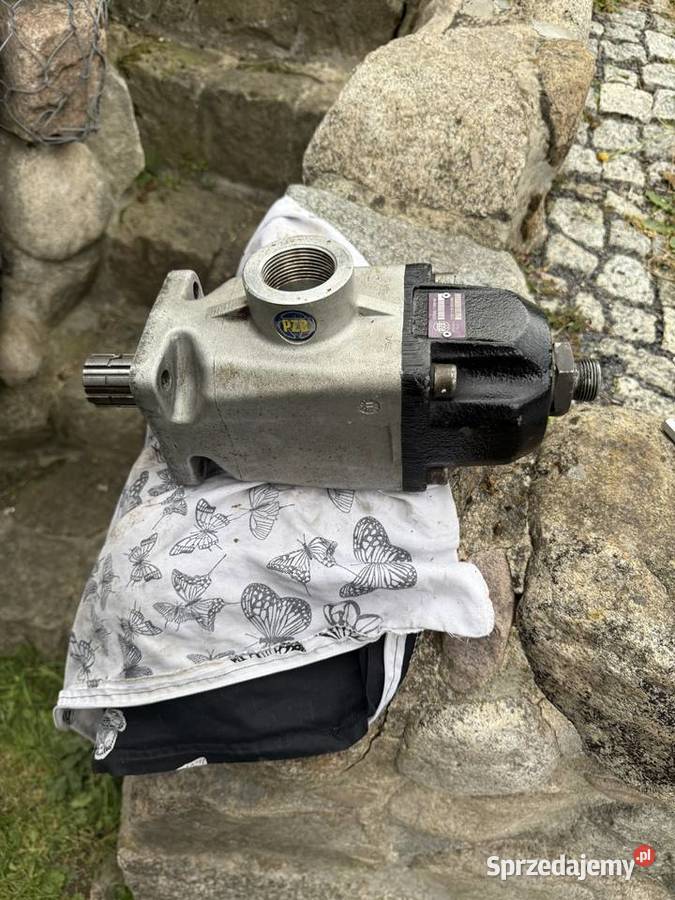 Pompa hydrauliczna tłoczkowa hakowca Chęciny sprzedam