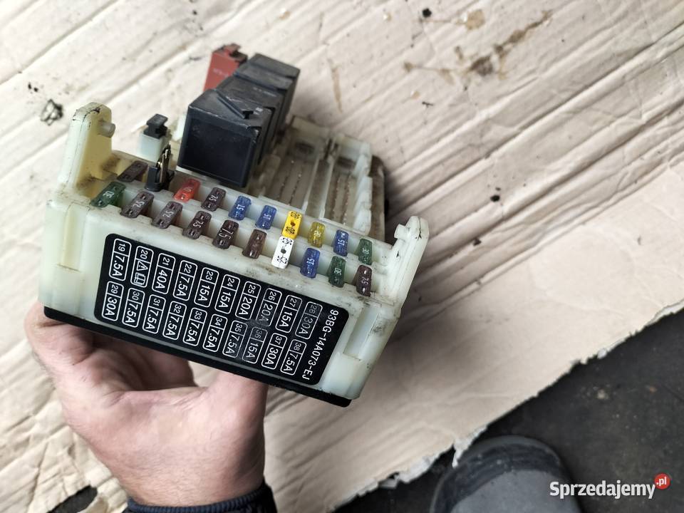 SKRZYNKA BEZPIECZNIKÓW FORD MONDEO MK1 MK2 18 TD Motoryzacja Kamień-Kolonia sprzedam