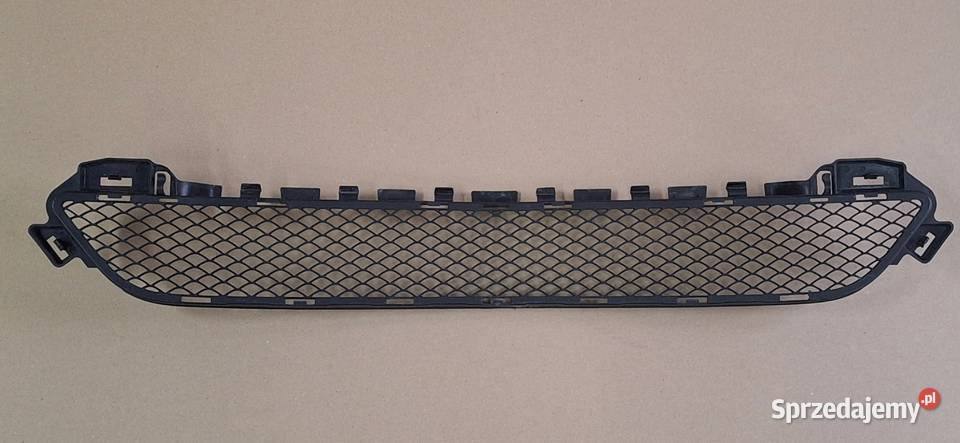 MERCEDES CKLASA W205 KRATKA ZDERZAKA PRZÓD sprzedam