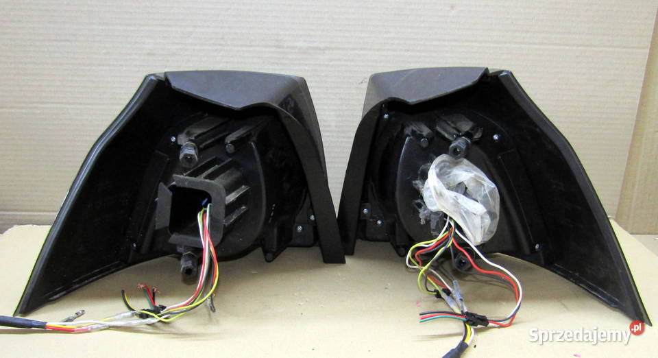 LAMPA TYLNA PRAWALEWA VW GOLF V CZARNA Mysłaków