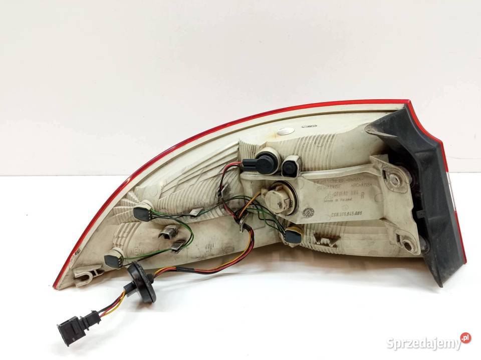 LAMPA TYŁ PRAWA SEDAN 3T5945096 Skoda Superb II