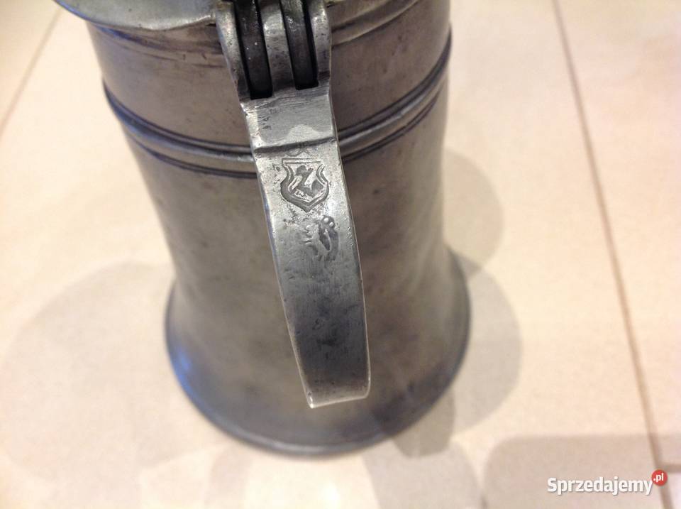 Stary Kufel cynowy z klapką Sygnowany