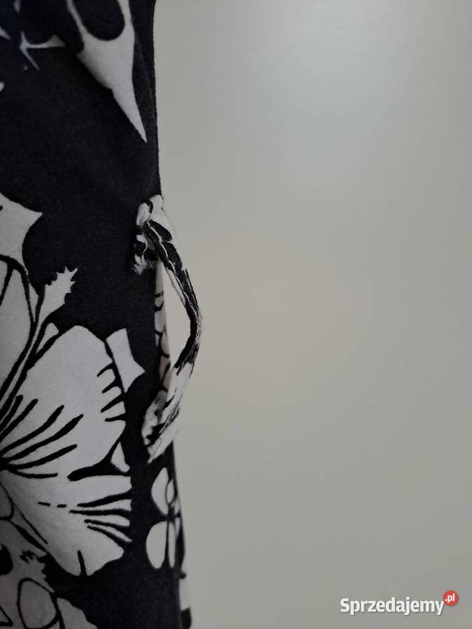 Sukienka biało czarna w kwiaty biały Warszawa