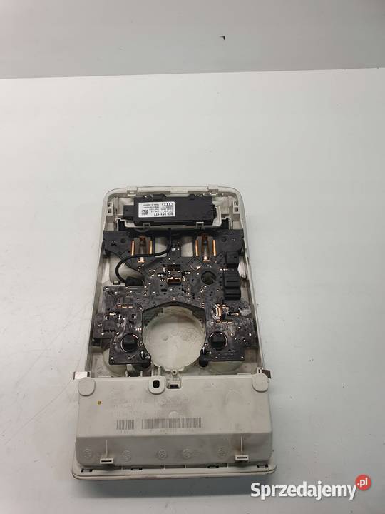 LAMPKA PODSUFITKI AUDI A4 B8 A5 8T0947135A Przystajń