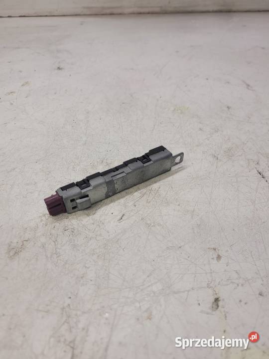 WZMACNIASZ ANTENOWY AUDI Q5 8R 8R0035225C Przystajń