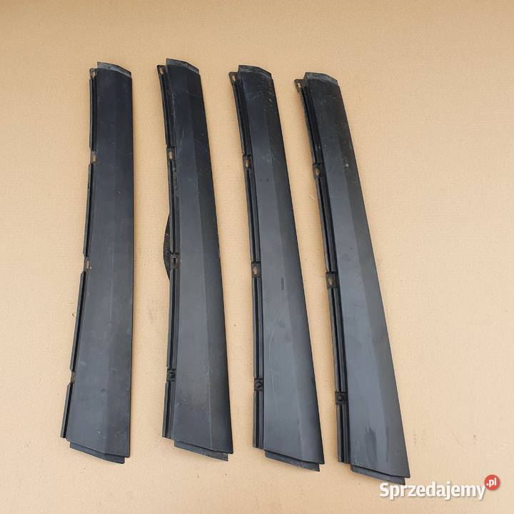 ACTROS MP4 OSŁONA SŁUPEK PRAWY A9606902570 Bieleń