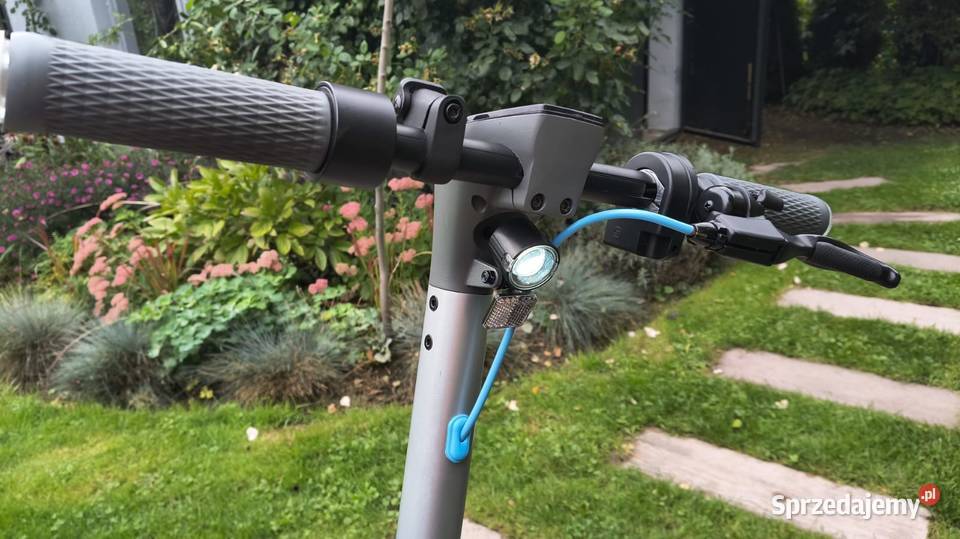 Motus Scooty 10 hulajnoga 350W 15Ah zasięg 60