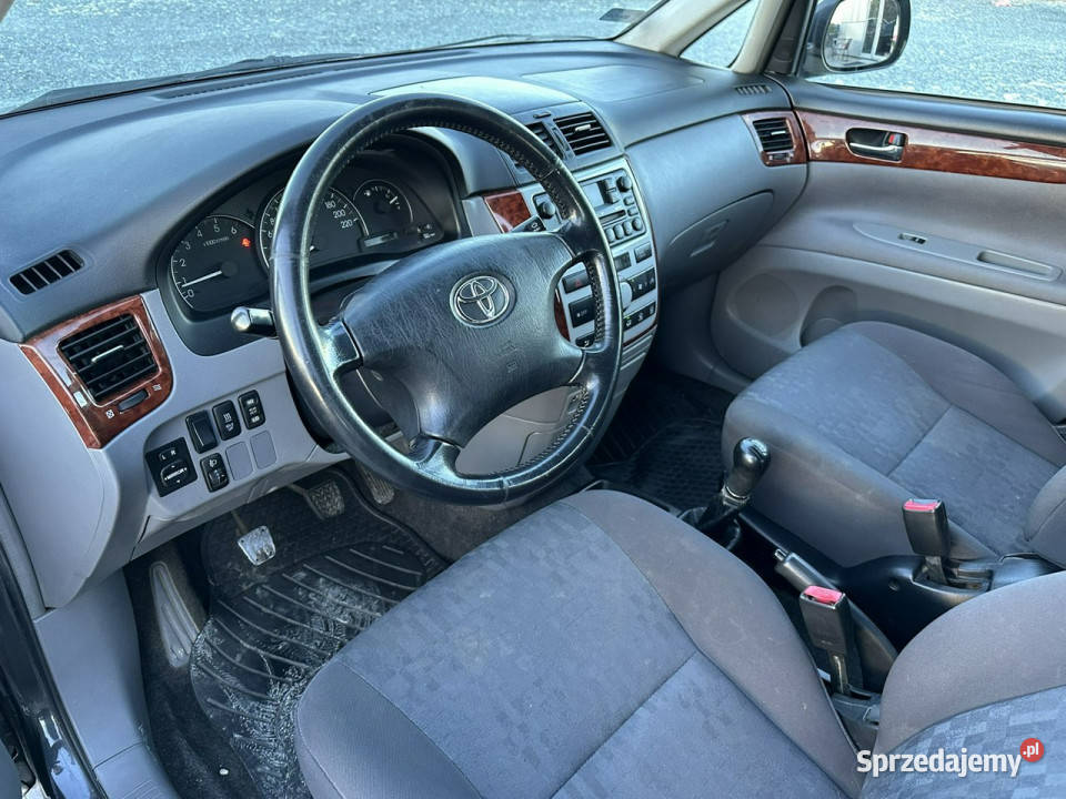 Toyota Avensis Verso 20 D4D 116 2001r 6 osobowa kurtyny powietrzne Wojkowice