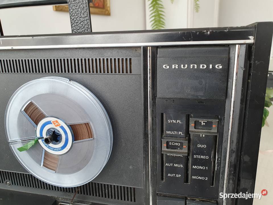 Stary zabytkowy magnetofon szpulowy Grundig Kępice