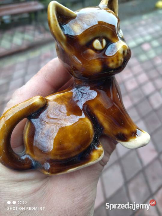 Piesek z PRLLU Porcelana i szkło