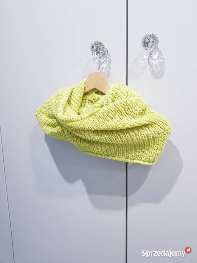 Seledynowy komin ze złotą nitką Dla kobiet