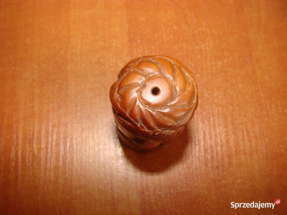 drewniana rzeźbiona pieprzniczka Pruszcz Gdański