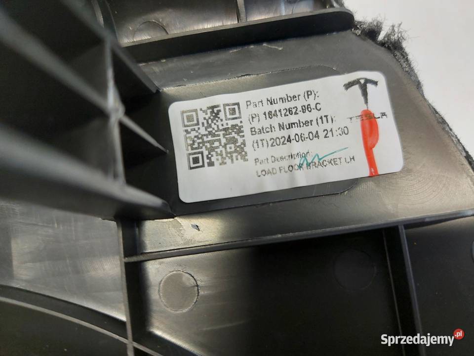 TESLA MODEL Y 2024r OSŁONA LISTWA BAGAŻNIKA LEWA sprzedam