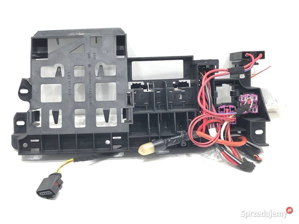 SKRZYNKA BEZPIECZNIKÓW AUDI A8 D3 4E0971845 Skrzynki bezpieczników sprzedam