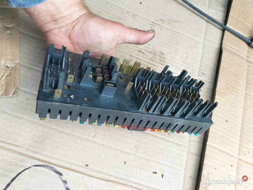 AUDI 80B3 80 B3 16 18 443941822B SKRZYNKA Kamień-Kolonia