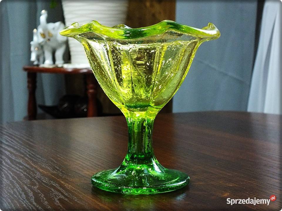Stary pucharek szklany dwu kolorowe szkło stan Żary