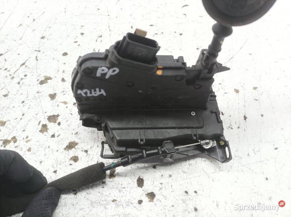 ZAMEK DRZWI PRAWY PRZÓD EU 805024563R Renault Zamki, wkładki i kluczyki Zamki, wkładki i kluczyki