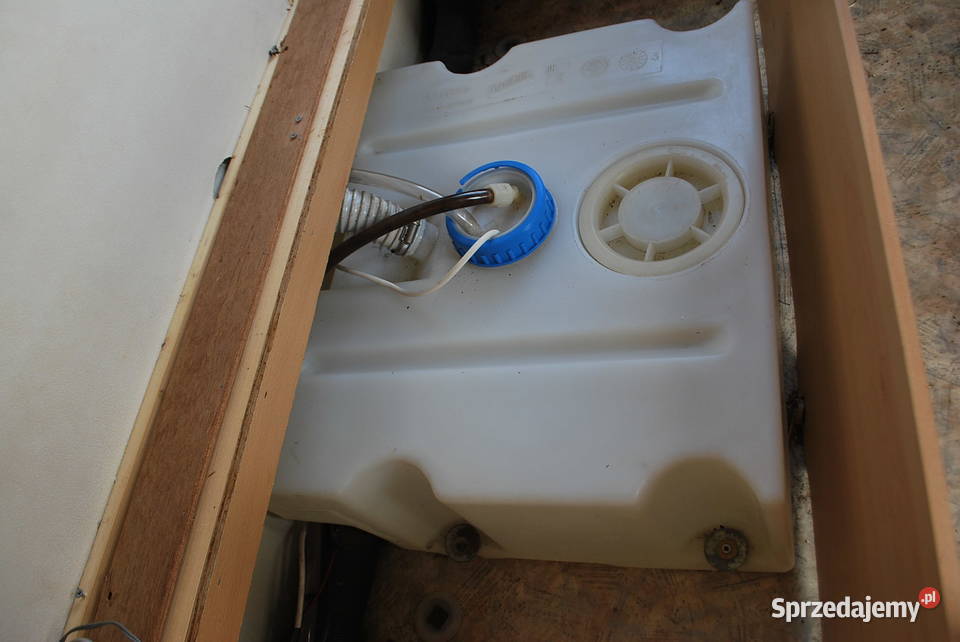 ZBIORNIK NA WODĘ Z POMPKĄ I WLEWEM Kempingowe Grzebowilk