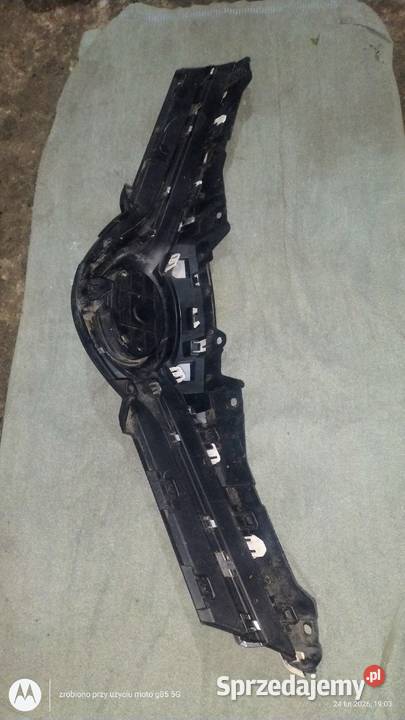Grill atrapa przednia Toyota Yaris 2015