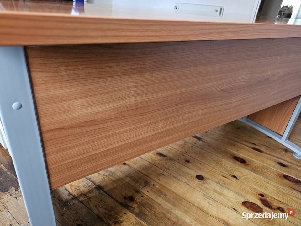 Duże solidne biurko