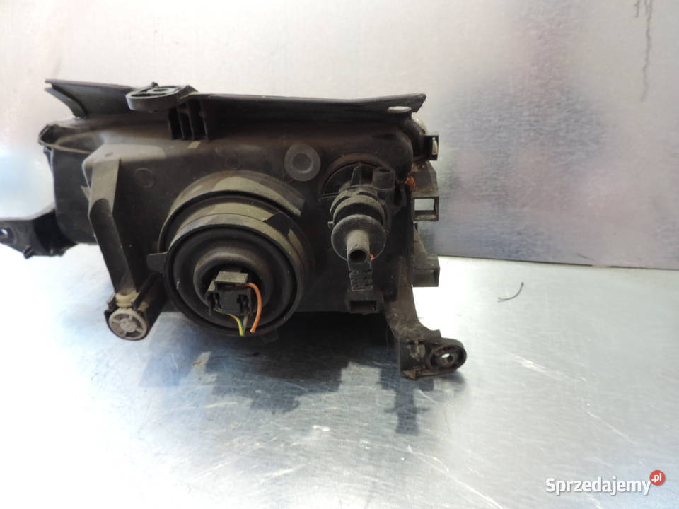 LAMPA PRAWA PRZEDNIA REFLEKTOR CITROEN PEUGEOT