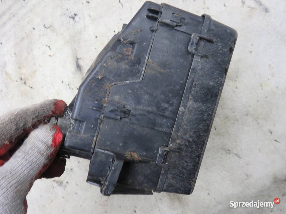 SKRZYNKA OBUDOWA BEZPIECZNIKÓW OUTLANDER III 22 Motoryzacja