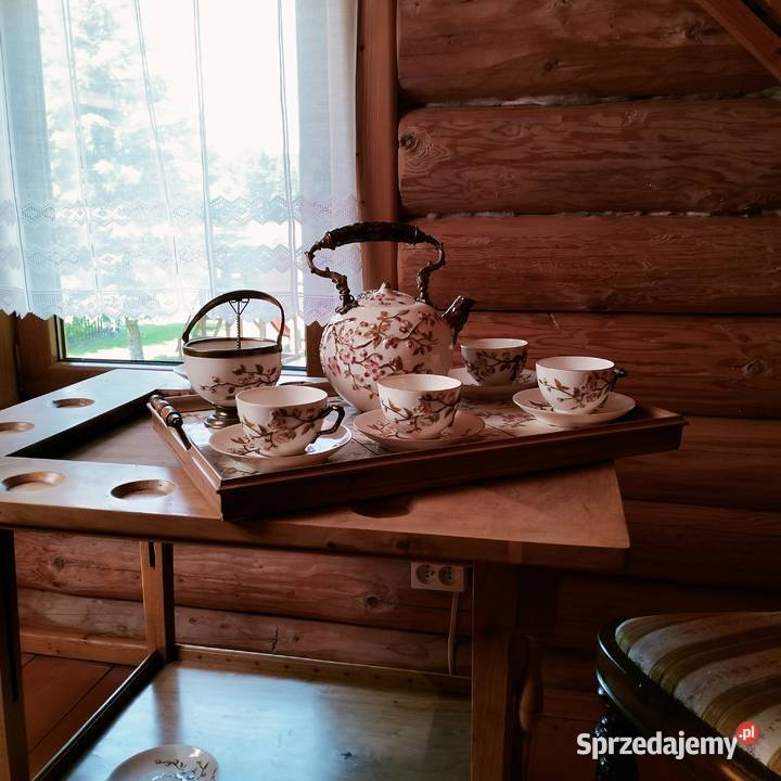 Stolik z wyjmowanym serwisem porcelanowym plus Kraków
