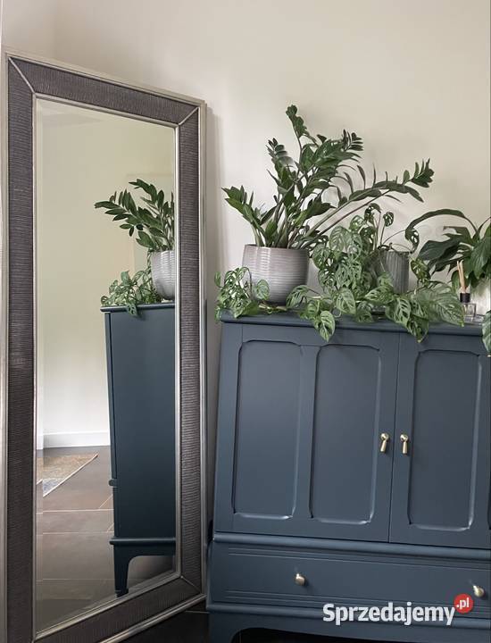 lustro w pięknie zdobiinej solidnej drewnianej Lustra mazowieckie Marki