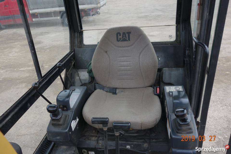 minikoparka CAT 3018 Chojnice