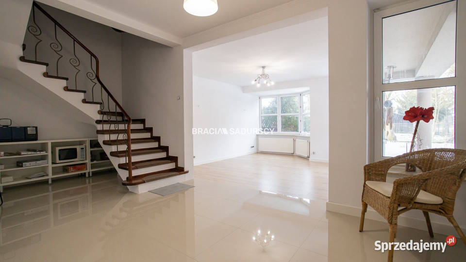 wynajmu domu szeregowego 1392m2 Kraków Dąbrowa