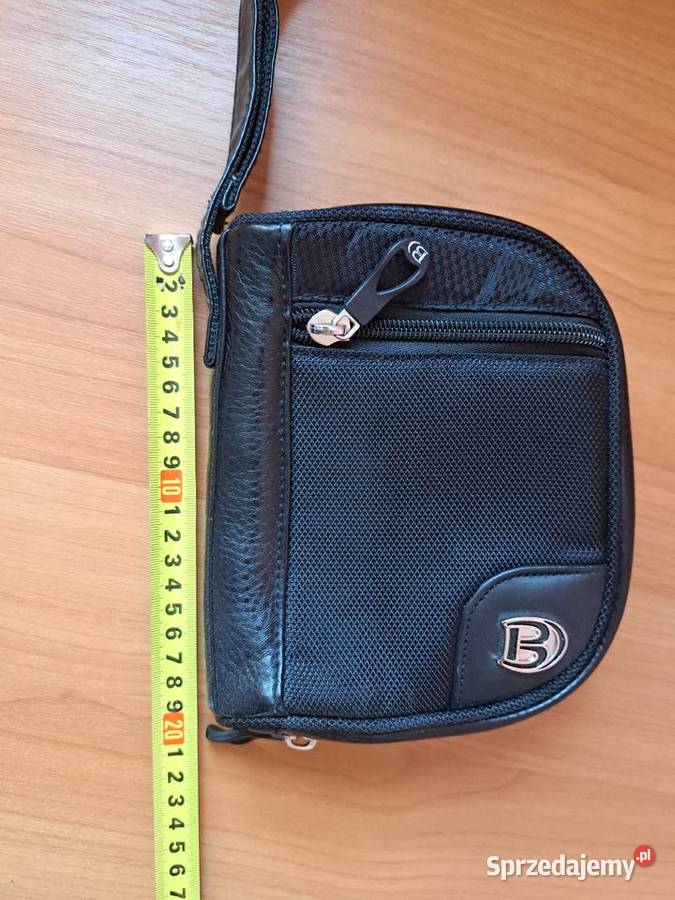 Czarna kosmetyczka etui Brzesko