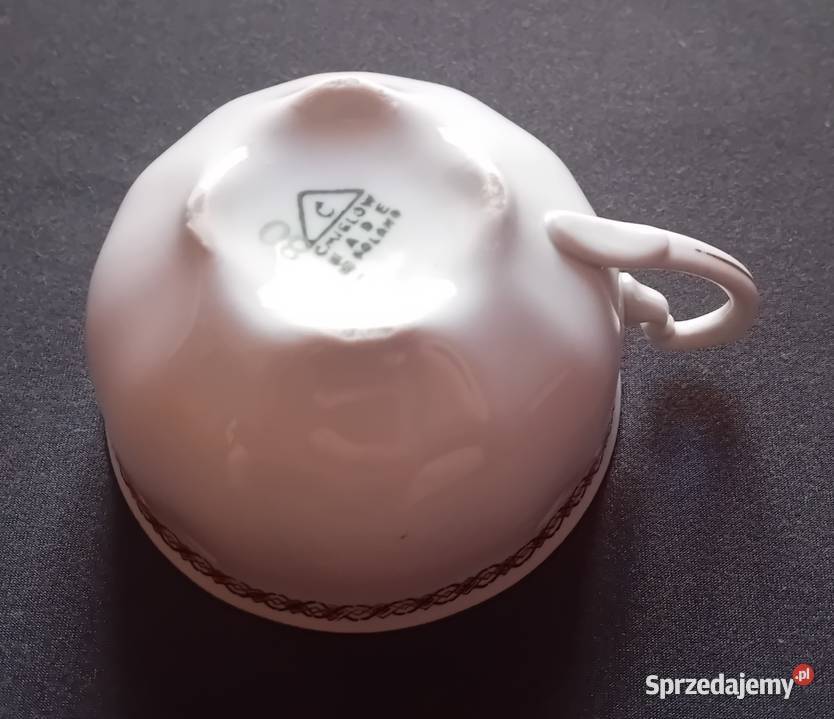 Filiżanka Ćmielów fason 520 Sygnatura z okresu wielkopolskie Koźminek