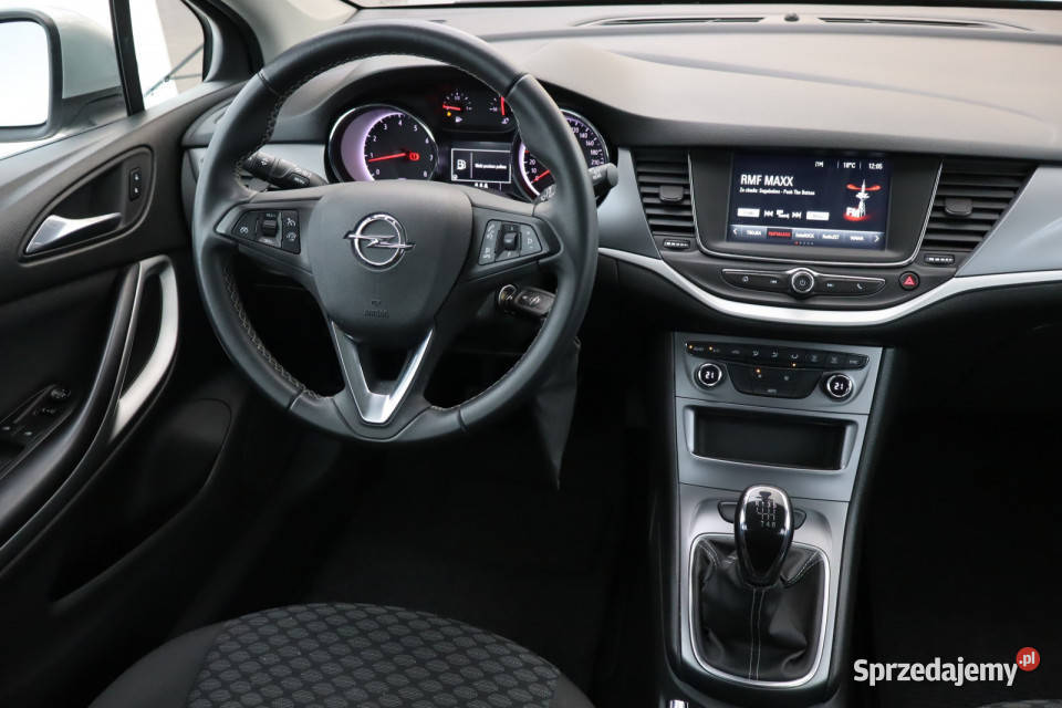 Opel Astra 14 T asystent pasa ruchu