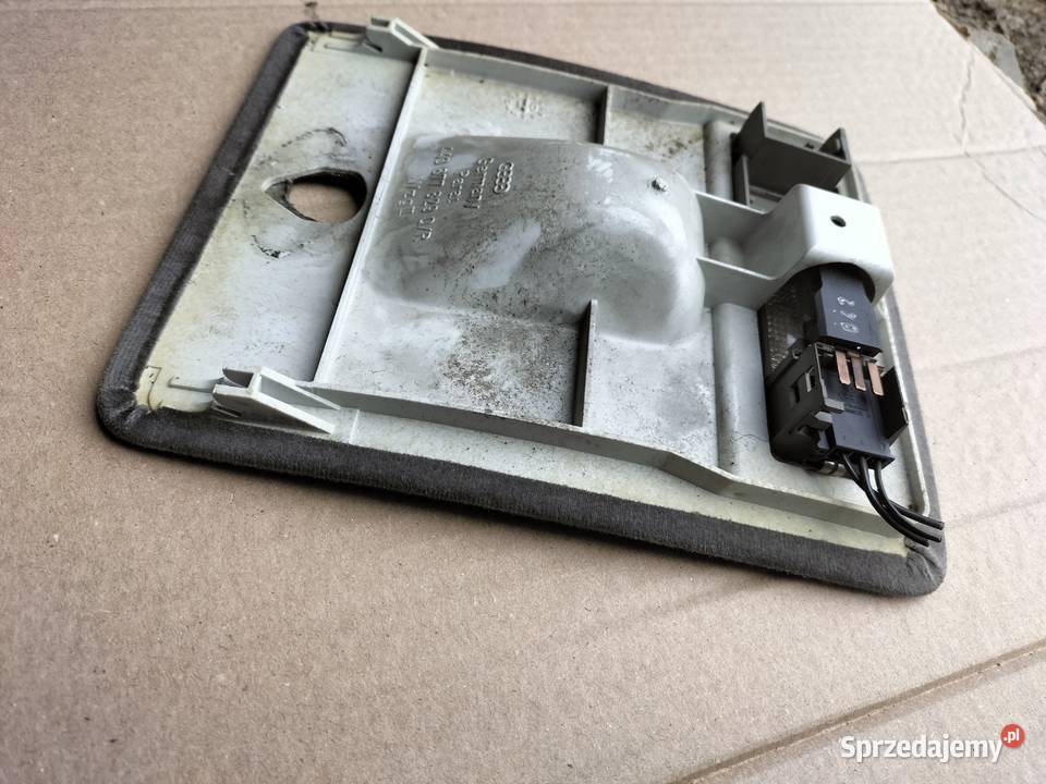 AUDI 80 B4 80B4 443877829QR LAMPKA PODSUFITKI Części samochodowe lubelskie Kamień-Kolonia
