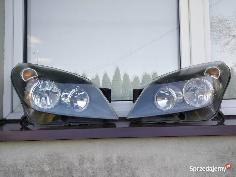 Opel Astra H lampy przednie reflektory prawy Sieradz