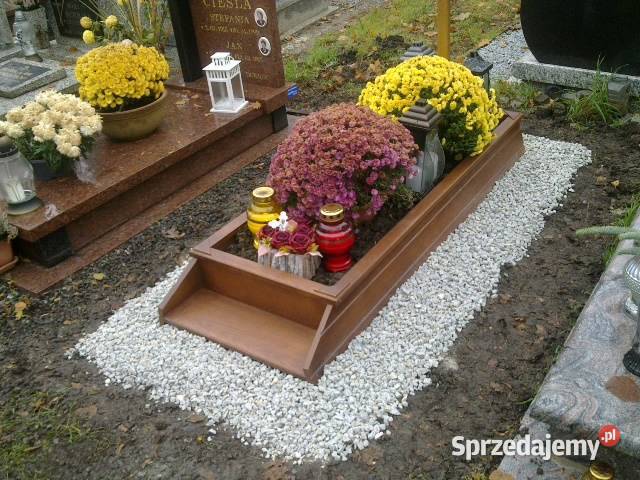 Montaż objemy drewnianej na grób tymczasowy Wrocław