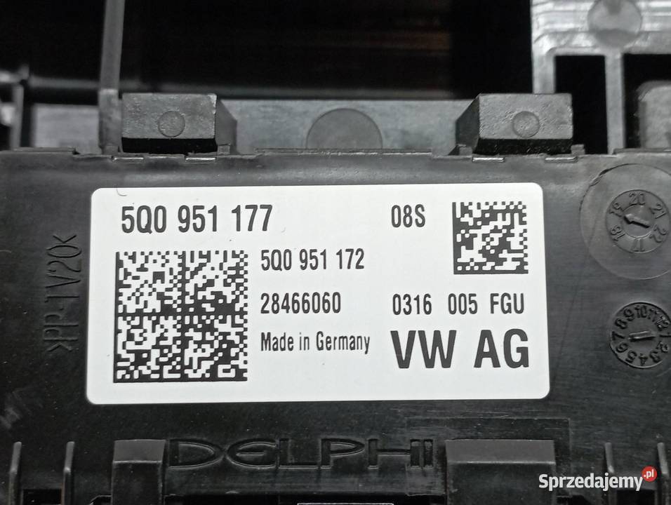 LAMPKA PODSUFITKI CZARNA 5Q0951177 Skoda Superb Oświetlenie kabiny świętokrzyskie