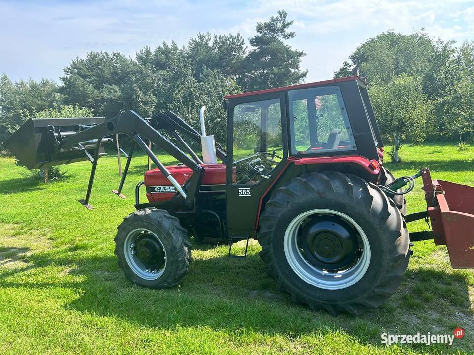 Case 585 z turem Komorzno