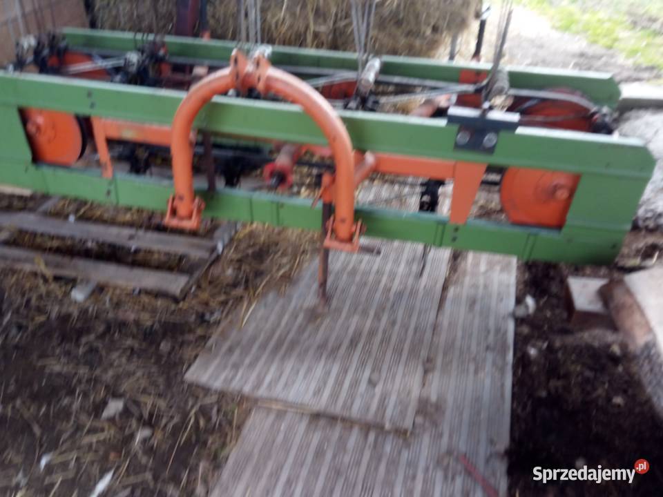 Przewracarka taśmowa do siana Zgrabiarki i przetrząsacze Gorlice