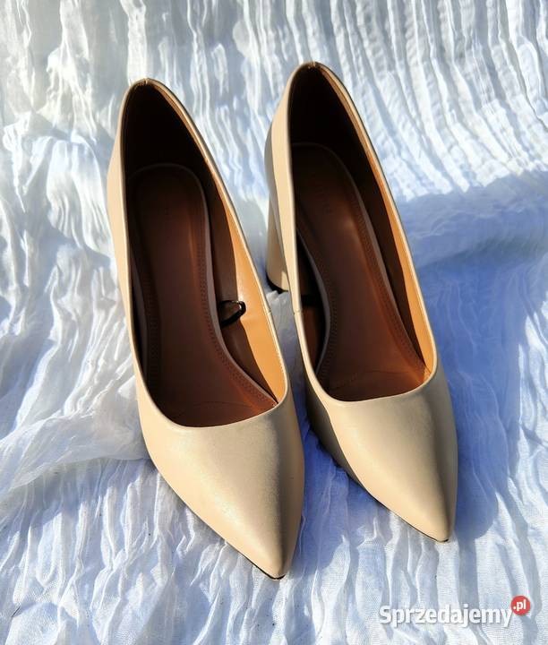 Wysokie buty Reserved 39 beżowe słupek na inna Czółenka Szczecin